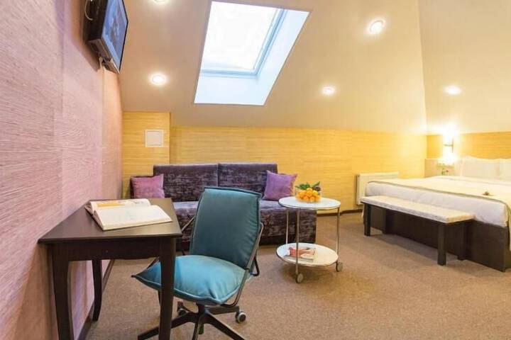 Room 44 of 82