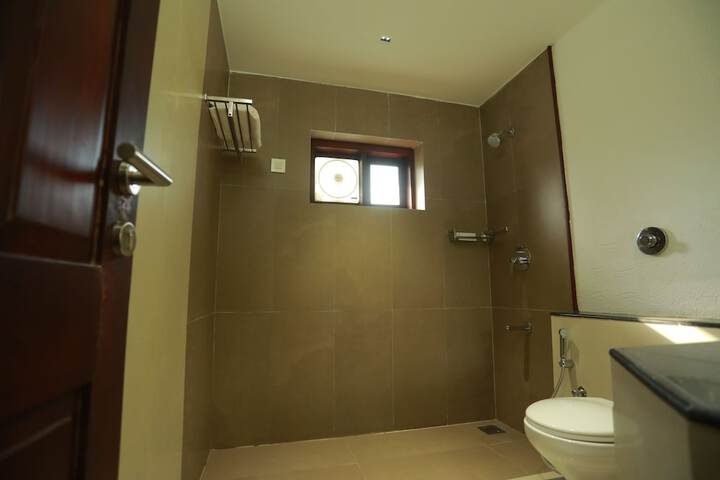 Room 16 of 32