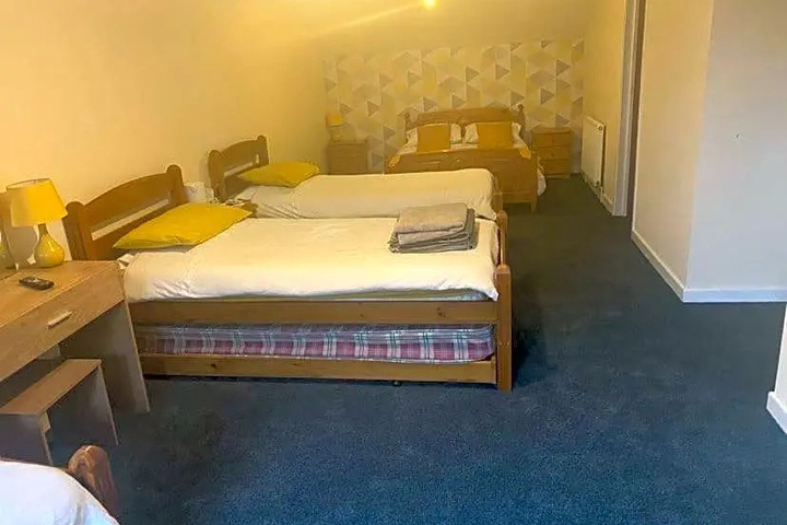 Room 4 of 11