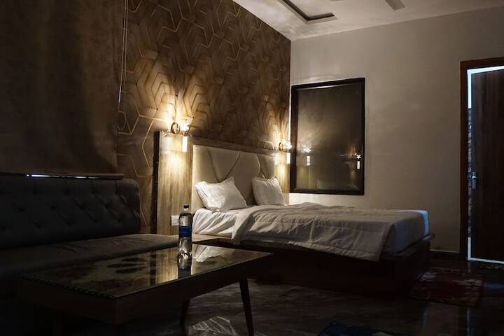 Room 9 of 20
