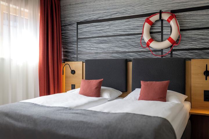 Room 20 of 98