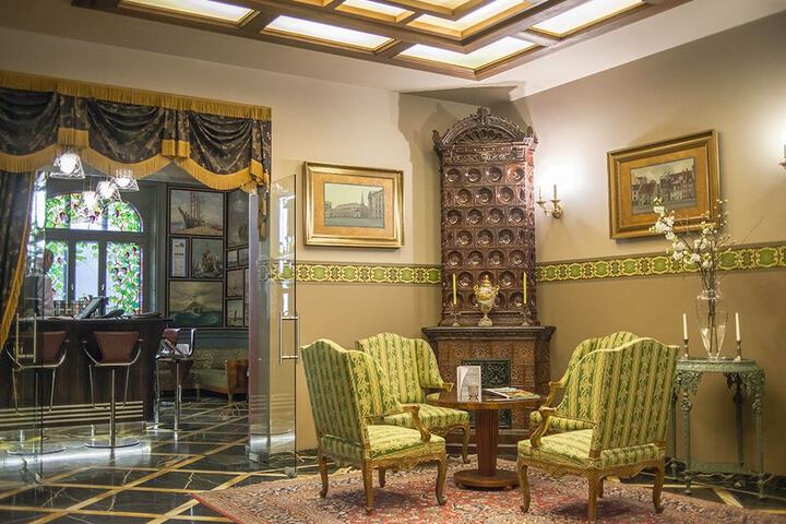 Hotel Interior 7 of 100