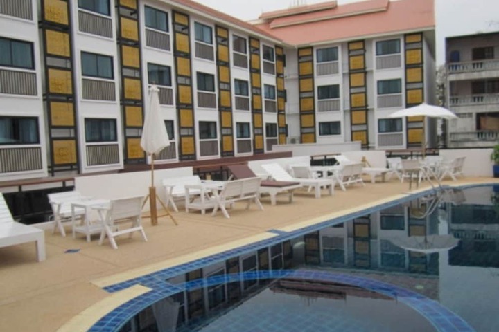 Hotel Pool