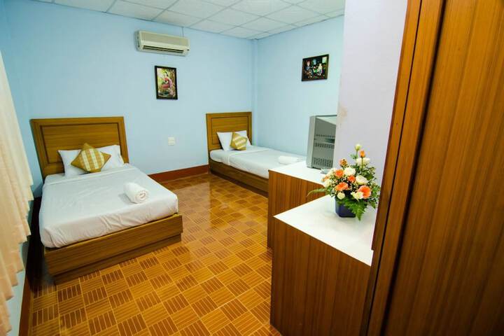 Room 12 of 29