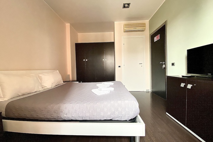 Room 16 of 30