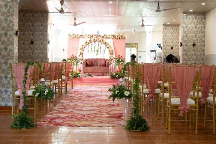Ballroom/Hall 21 of 32