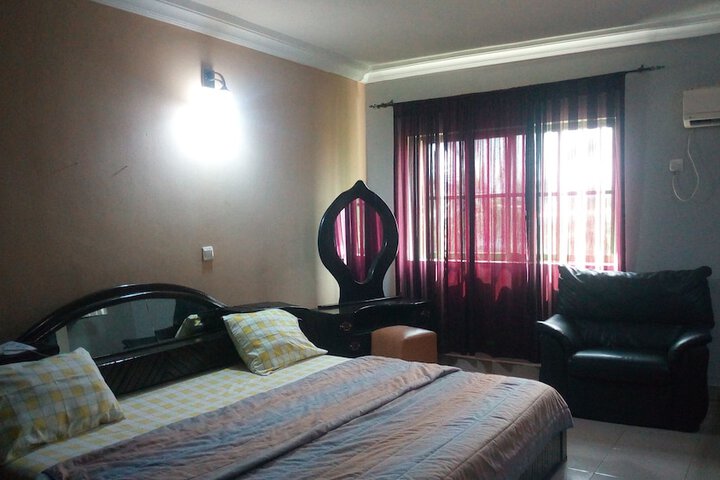 Room 4 of 20
