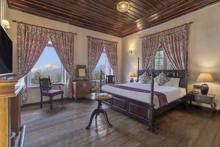 Room 4 of 28