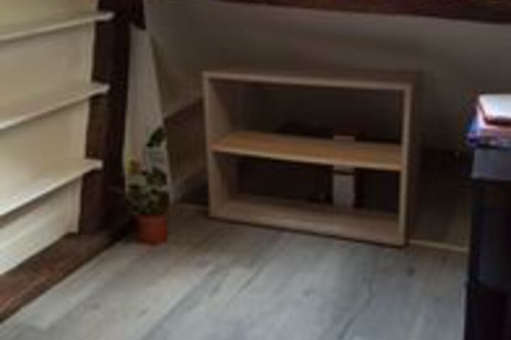 Room 10 of 18