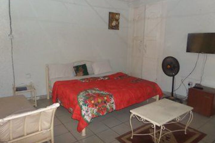 Room 10 of 28