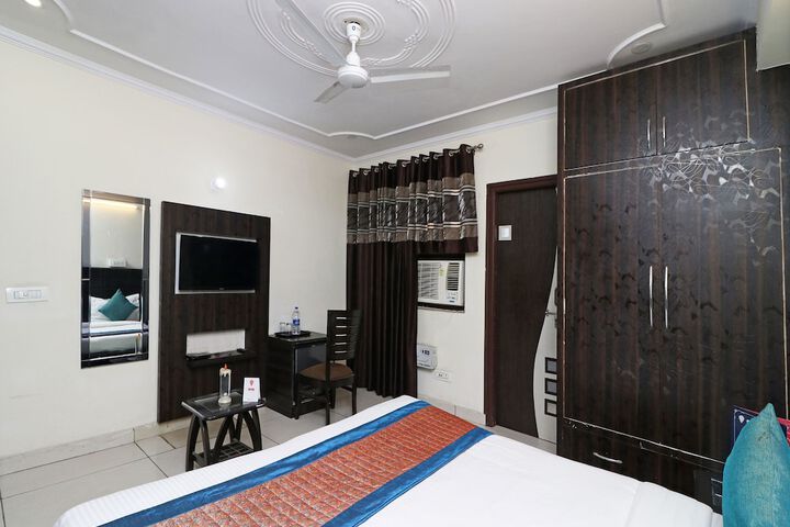 Room 7 of 17