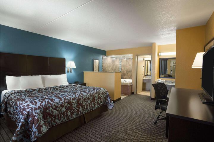 1 King Bed (2 of 32)