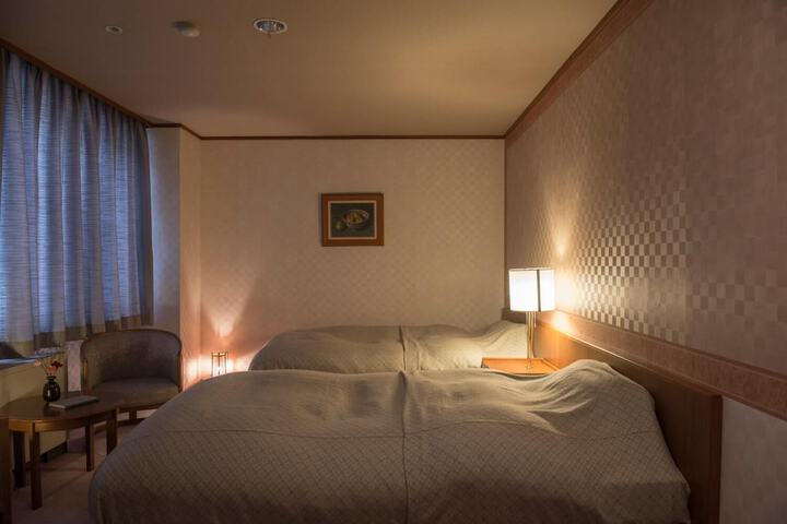 Room 12 of 50