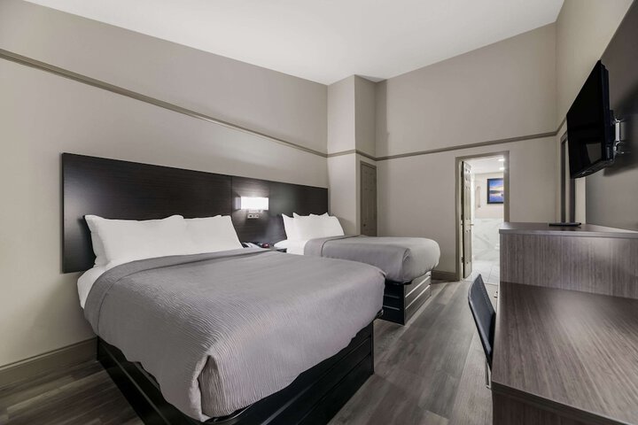 2 Double Beds (6 of 9)