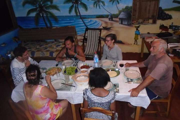 Dining 17 of 33
