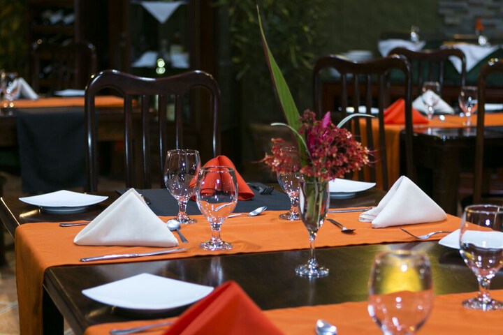 Dining 87 of 147
