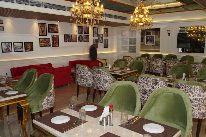 Dining 12 of 17