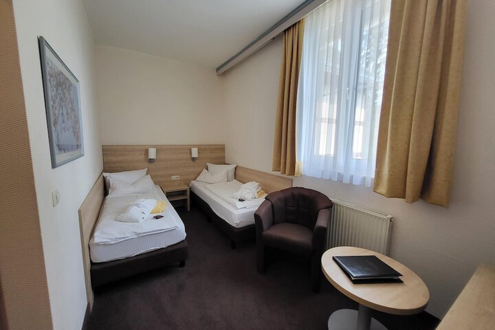 Room 11 of 73