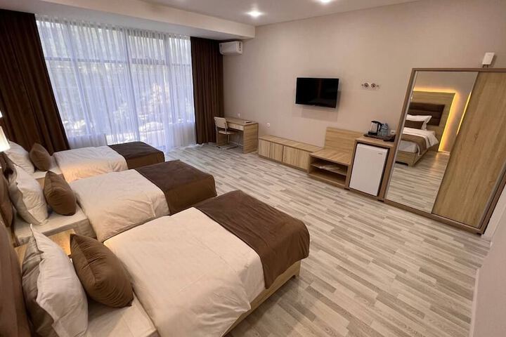Room 13 of 36