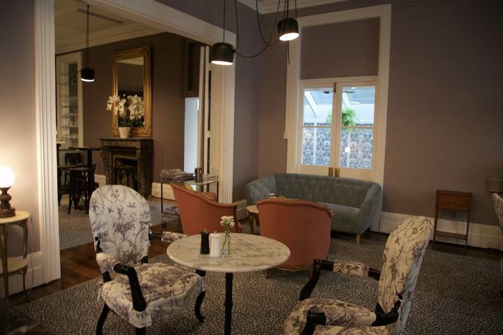 Lounge 75 of 88