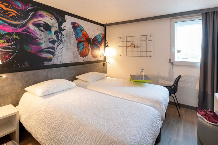 Room 15 of 53