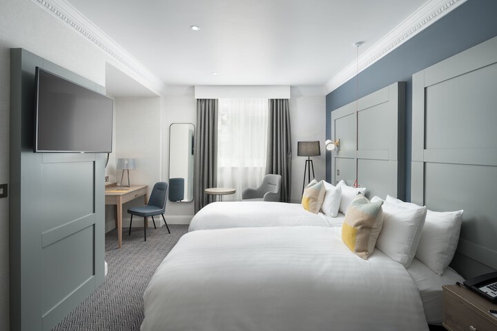 Room 4 of 85