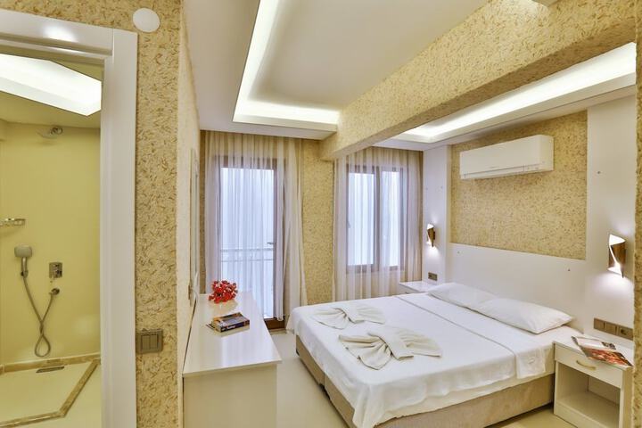 Room 6 of 26