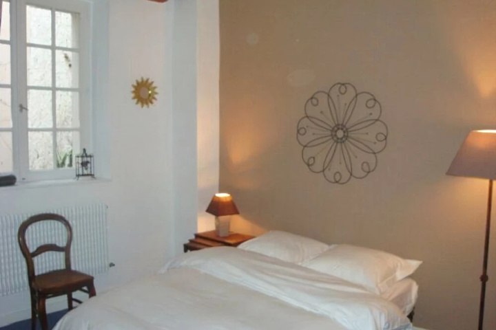 Room 5 of 18