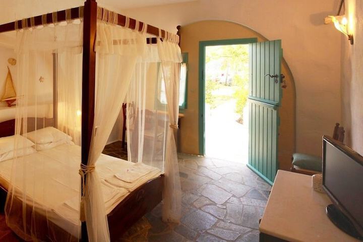 Room 4 of 37