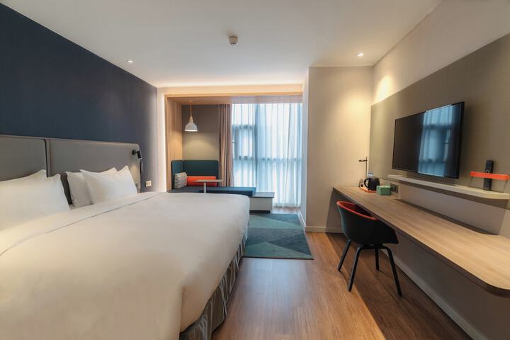 Room 15 of 40