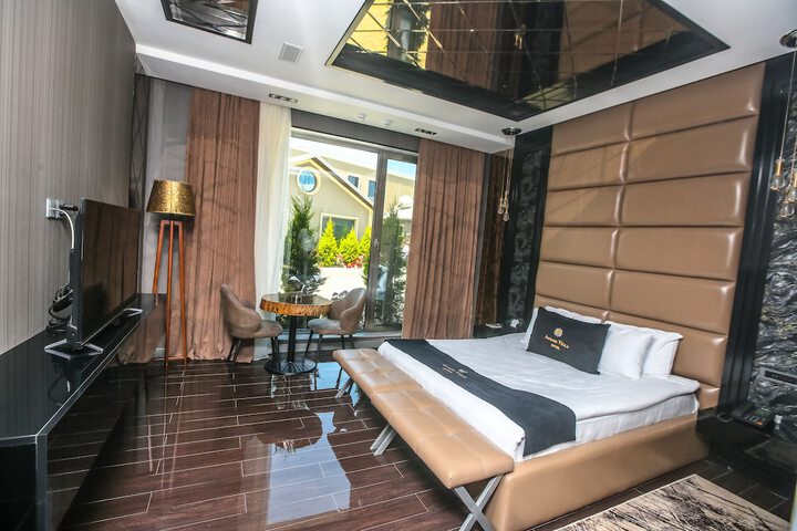Room 21 of 38