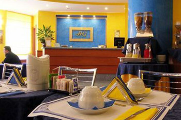 Breakfast/Coffee Service 5 of 25