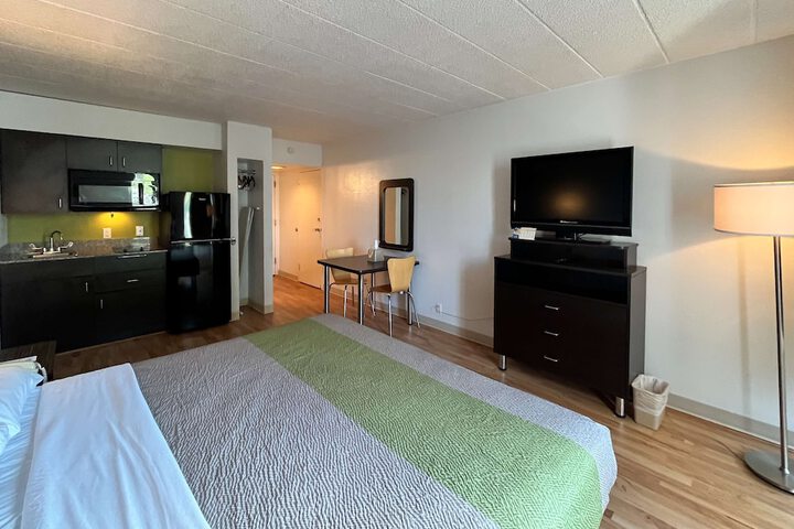 1 King Bed Kitchen (2 of 5)