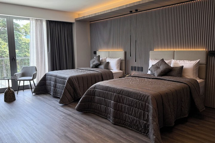 Room 27 of 64