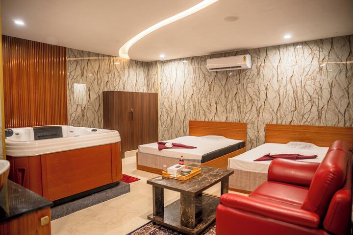 Room 9 of 76