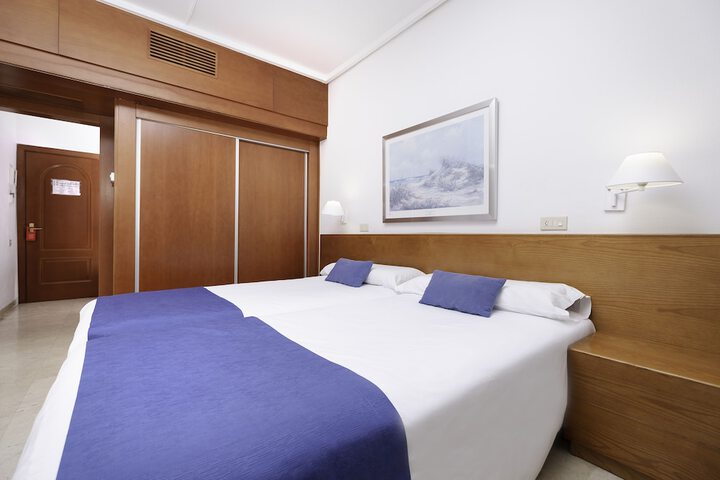 Room 4 of 37