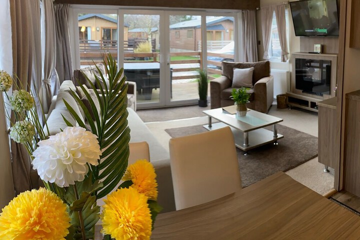 Lounge 36 of 51