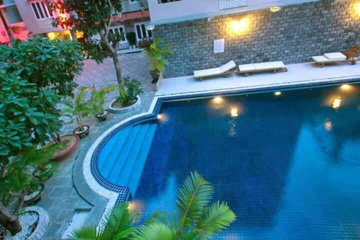 Hotel with Pool