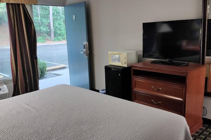 Room 111 of 190