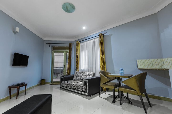 Room 10 of 25