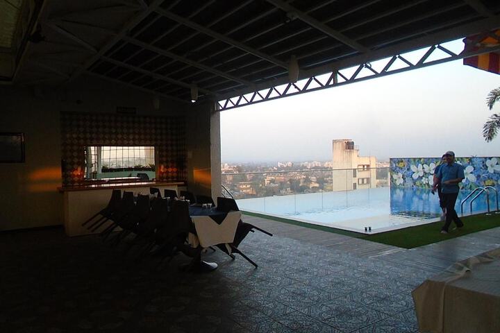 Hotel Pool