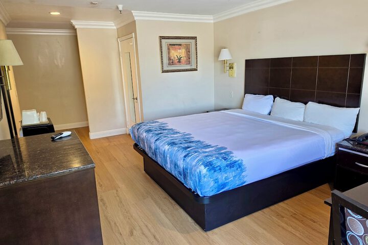 Room 9 of 19