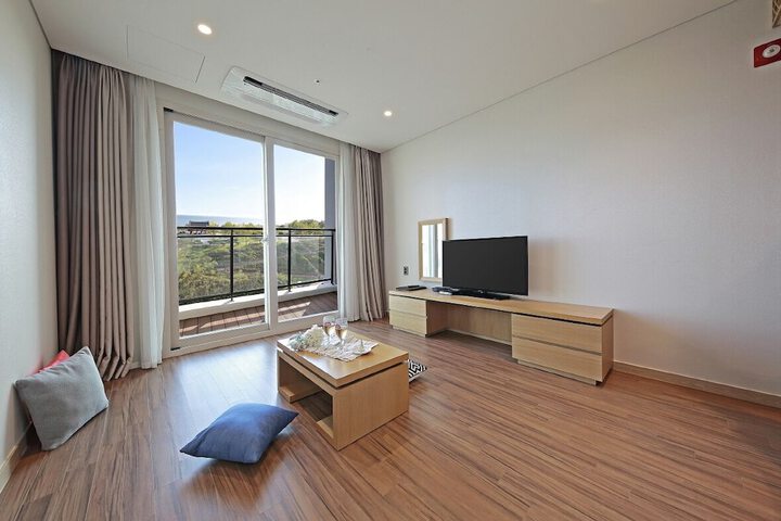 Room 42 of 93