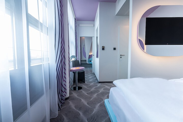 Room 3 of 38