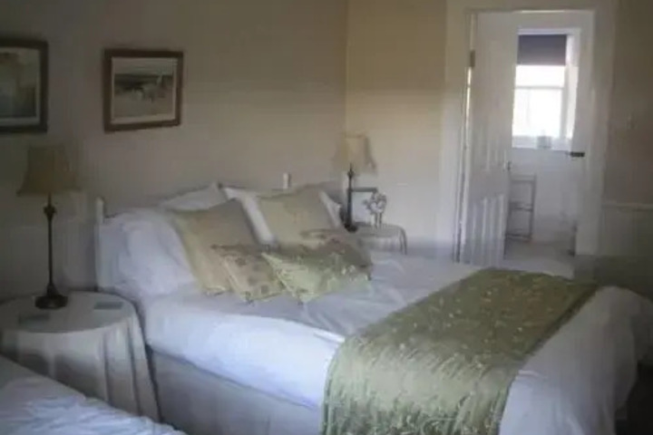 KERRYSDALE HOUSE