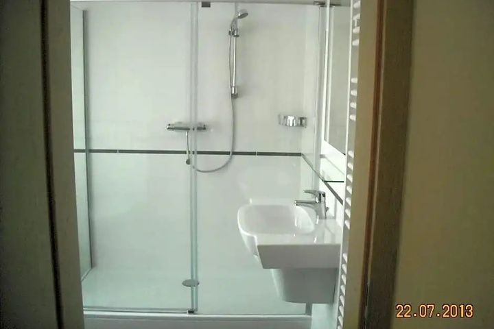 Room 6 of 13