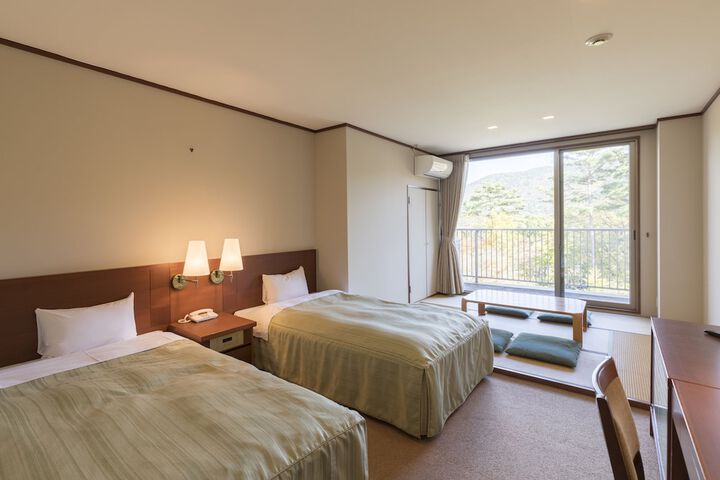Room 4 of 19