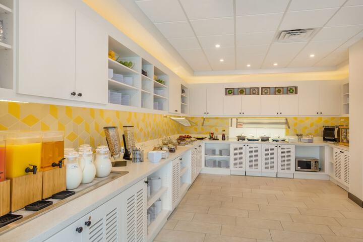 Breakfast area