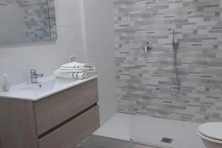 Room 4 of 12