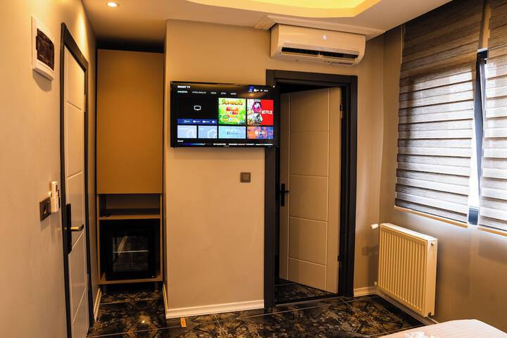 Room 6 of 31